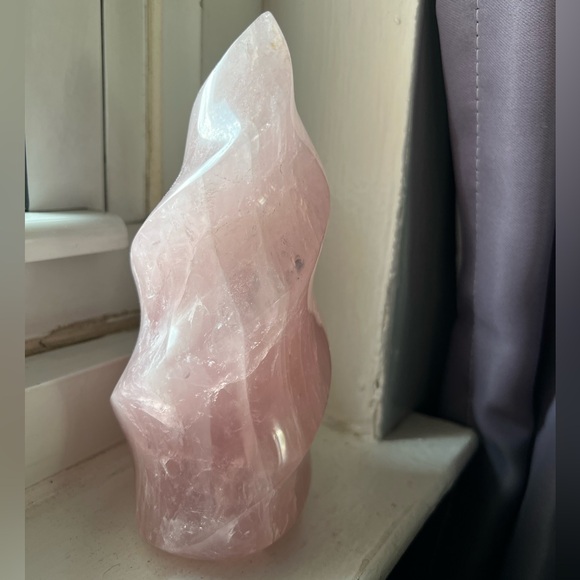 Elegant Rose Quartz Pink Crystal Sculpture - Picture 5 of 8
